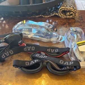 GAP and Speedo Google’s Black VR Headset with Adjustable Strap all 5 pairs